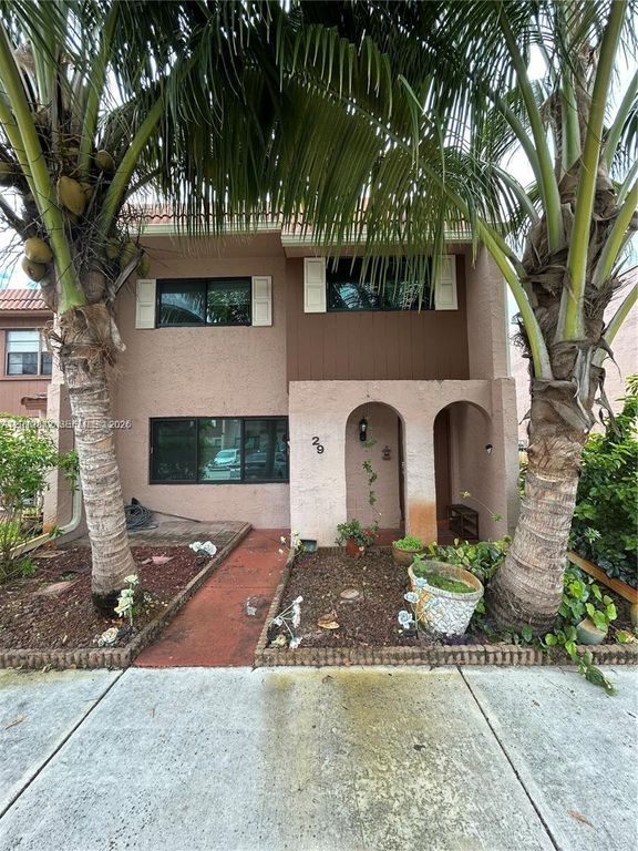 29 Madrid Ln 8-9, Davie, FL 33324