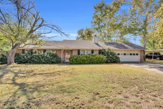 100 Parker Street, Italy, TX 76651