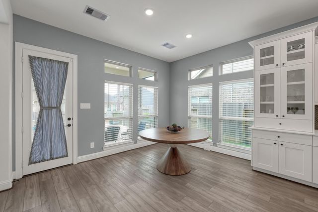 1067 Lakemont Bend Lane, Pinehurst, TX 77362