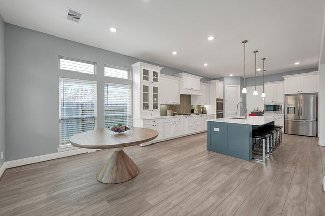 1067 Lakemont Bend Lane, Pinehurst, TX 77362