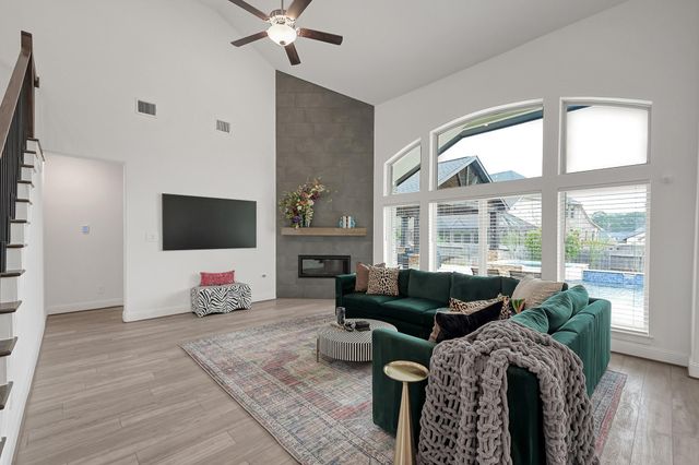 1067 Lakemont Bend Lane, Pinehurst, TX 77362