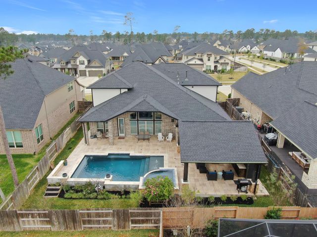 1067 Lakemont Bend Lane, Pinehurst, TX 77362