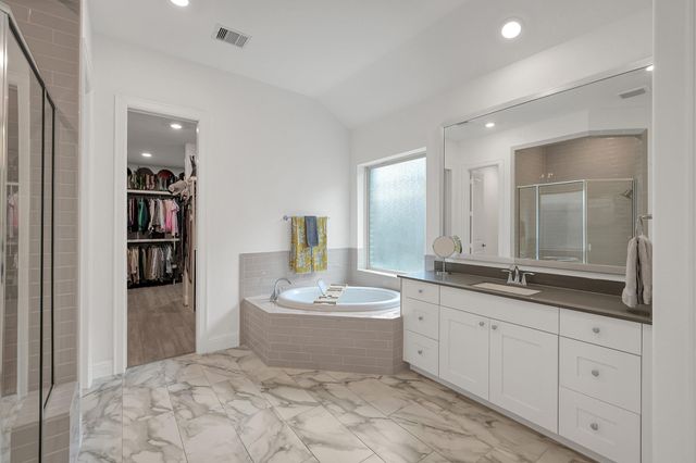 1067 Lakemont Bend Lane, Pinehurst, TX 77362