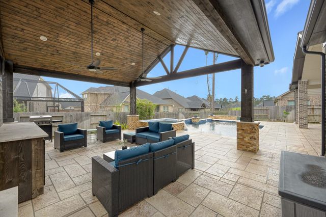 1067 Lakemont Bend Lane, Pinehurst, TX 77362