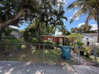 1720 NW 85th St, Miami, FL 33147