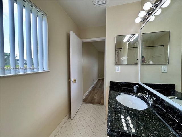 3449 NW 44th St 101, Oakland Park, FL 33309