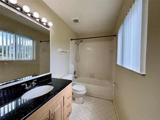 3449 NW 44th St 101, Oakland Park, FL 33309