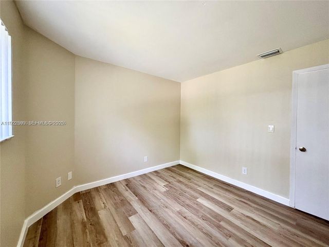 3449 NW 44th St 101, Oakland Park, FL 33309