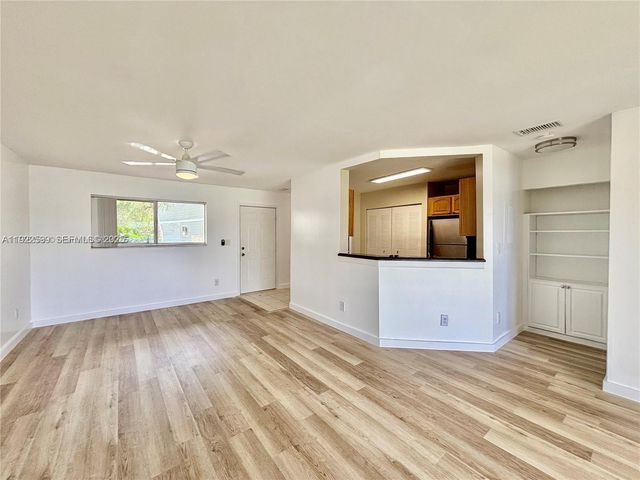 3449 NW 44th St 101, Oakland Park, FL 33309