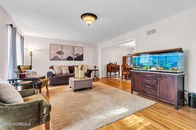 211 Yale Drive, Lincroft, NJ 07738