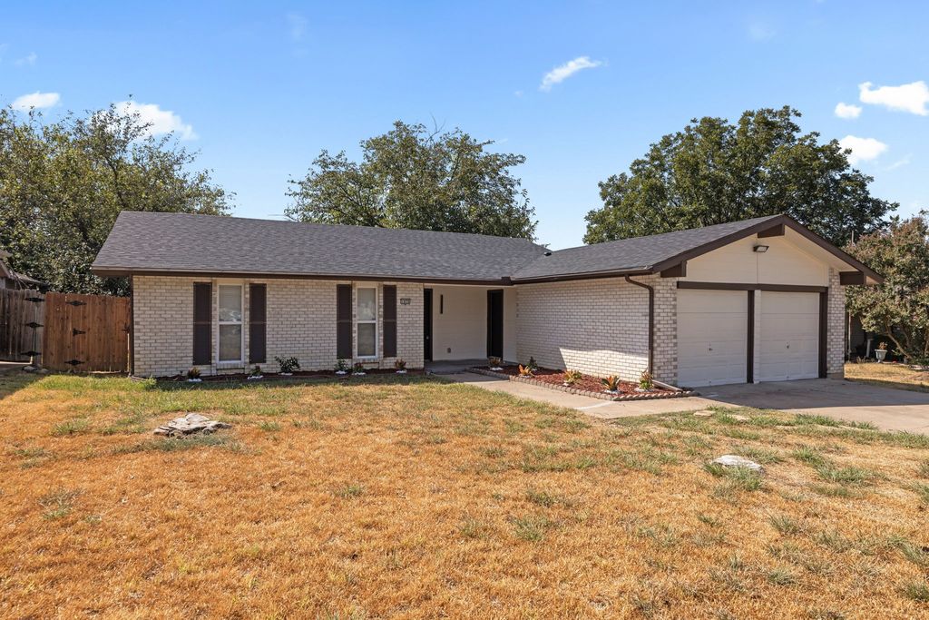 1820 Wickersham Drive, Arlington, TX 76014 — photo 2
