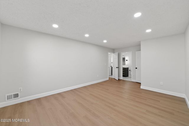 606 Goldthread Court, Jackson, NJ 08527