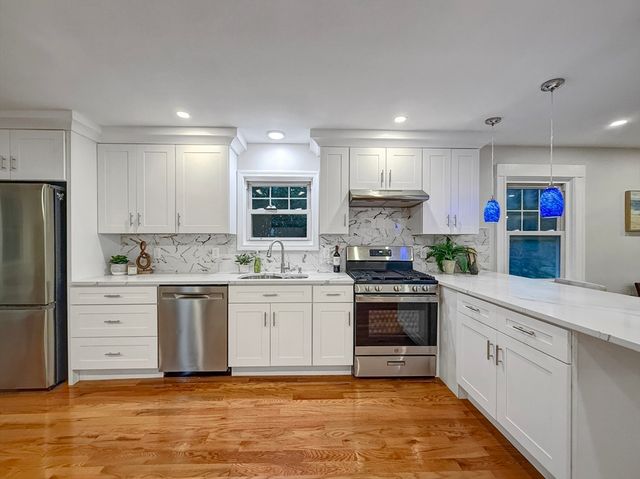 190 W Plain St, Wayland, MA 01778