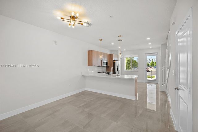 10270 NW 66th St 110, Doral, FL 33178