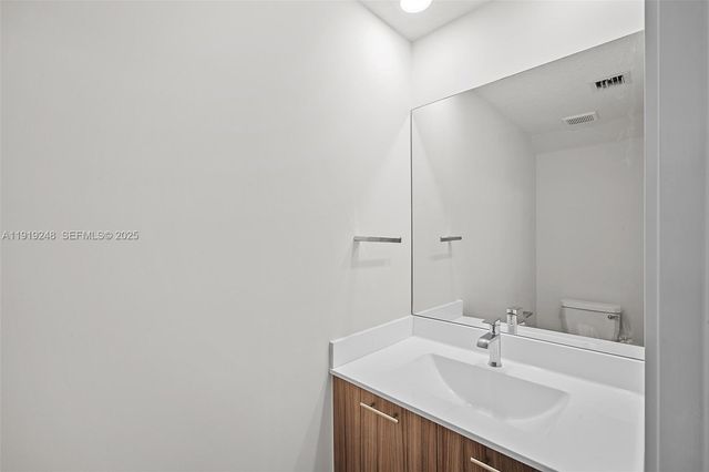 10270 NW 66th St 110, Doral, FL 33178