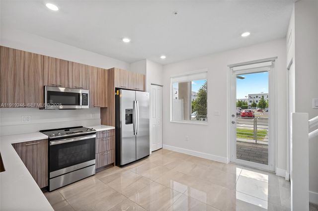 10270 NW 66th St 110, Doral, FL 33178