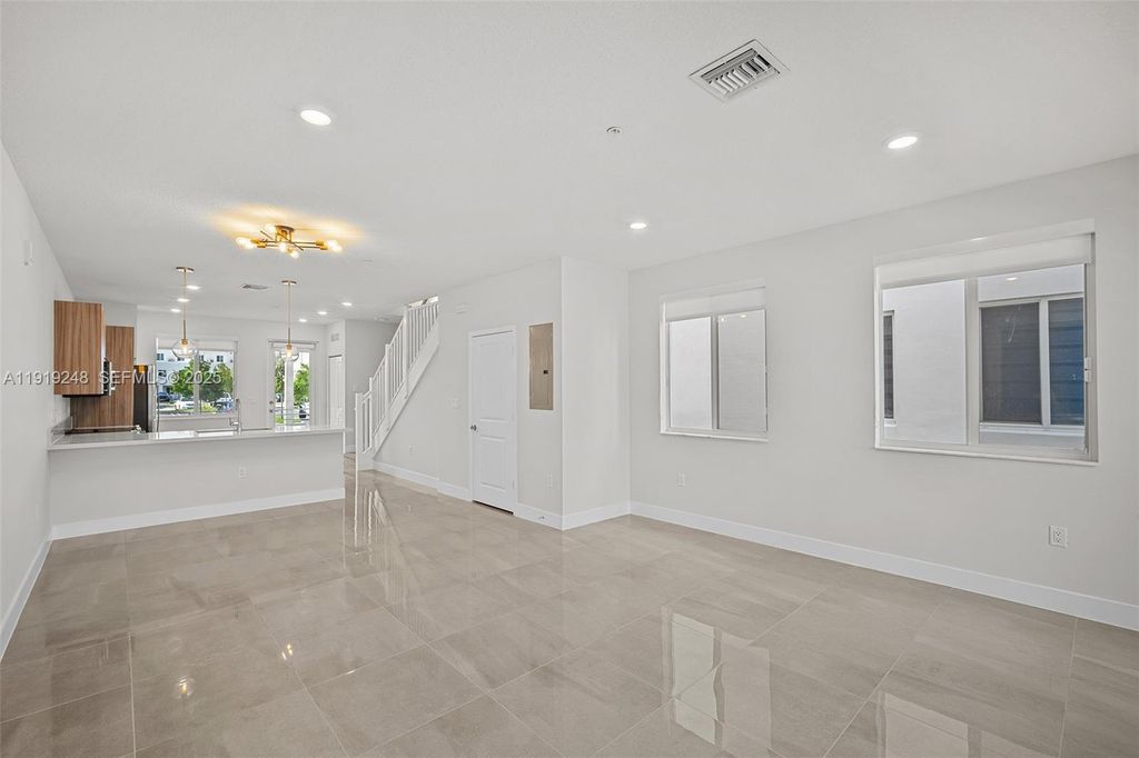 10270 NW 66th St 110, Doral, FL 33178