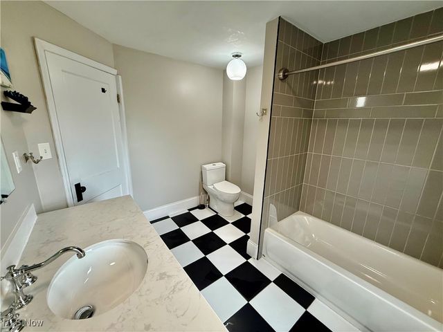 1206 Foster Avenue, Cambridge, OH 43725