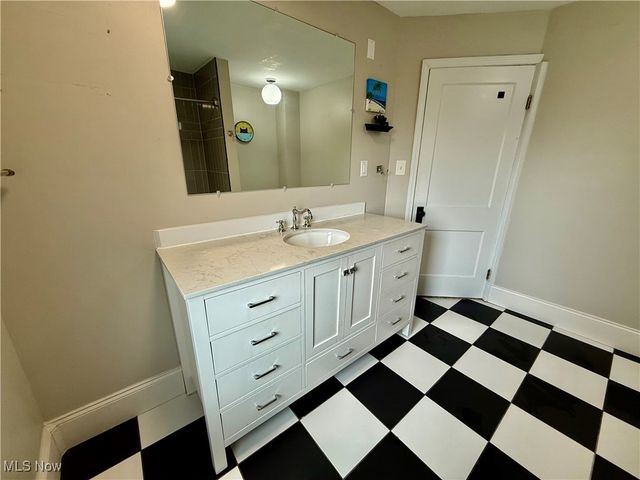 1206 Foster Avenue, Cambridge, OH 43725