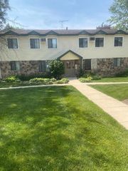 8336 Oak Leaf Drive 1704, Woodridge, IL 60517