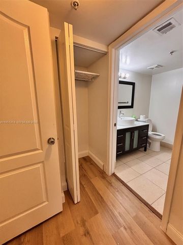 450 S Park Rd 5-104, Hollywood, FL 33021