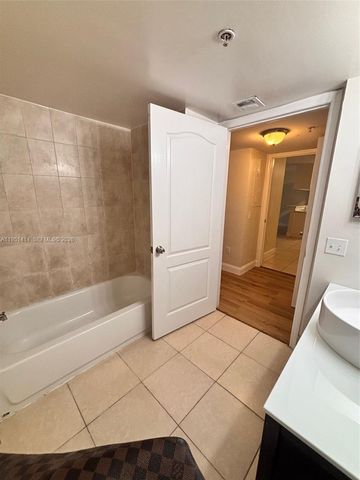 450 S Park Rd 5-104, Hollywood, FL 33021