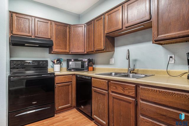 2815 E Klondike Trl Trail, Sioux Falls, SD 57103