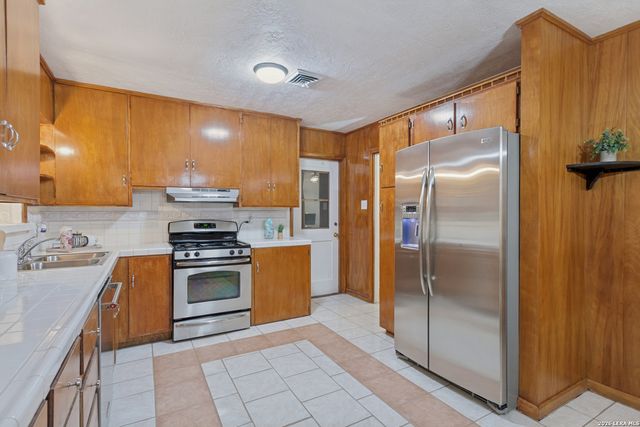 350 SPRINGWOOD LN, San Antonio, TX 78216