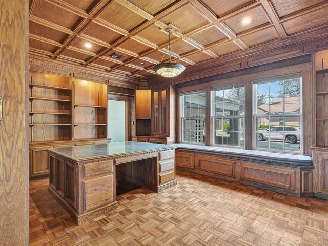 813 W Grove Avenue, Lufkin, TX 75904