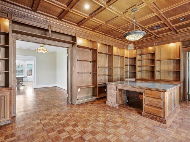 813 W Grove Avenue, Lufkin, TX 75904