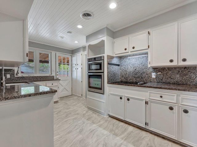 813 W Grove Avenue, Lufkin, TX 75904