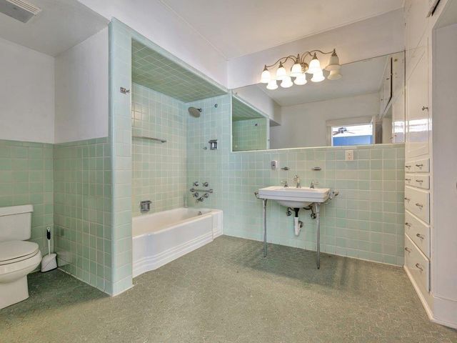 813 W Grove Avenue, Lufkin, TX 75904