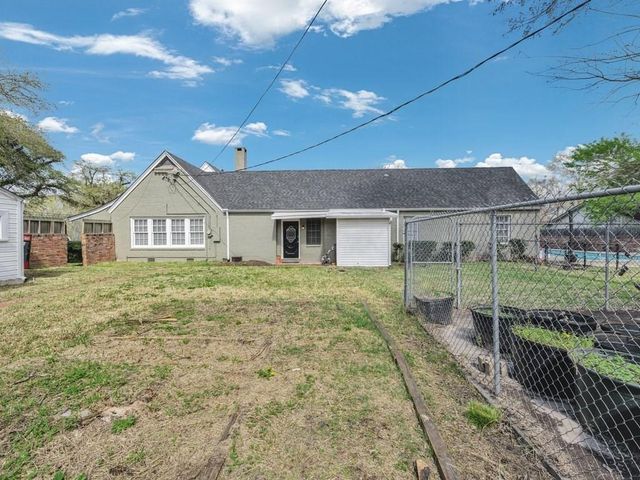 813 W Grove Avenue, Lufkin, TX 75904