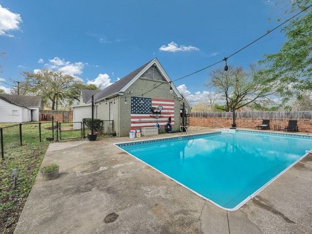 813 W Grove Avenue, Lufkin, TX 75904