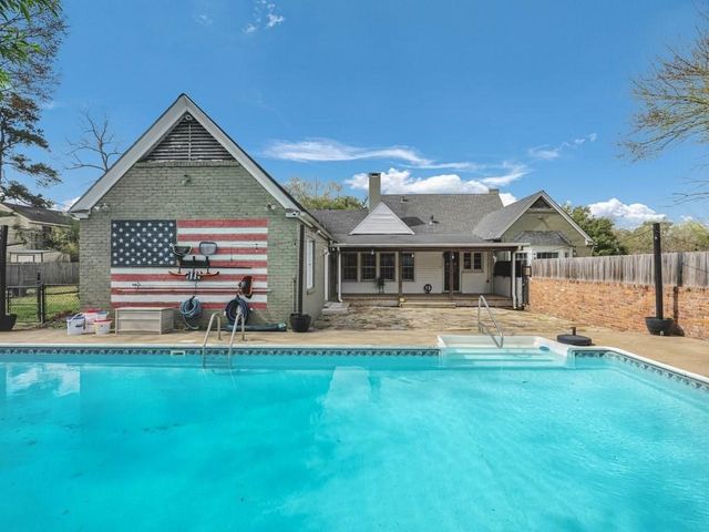 813 W Grove Avenue, Lufkin, TX 75904