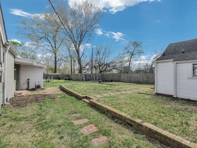 813 W Grove Avenue, Lufkin, TX 75904