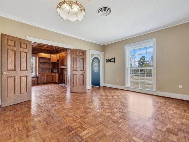 813 W Grove Avenue, Lufkin, TX 75904