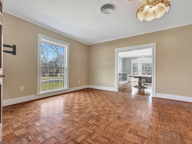 813 W Grove Avenue, Lufkin, TX 75904