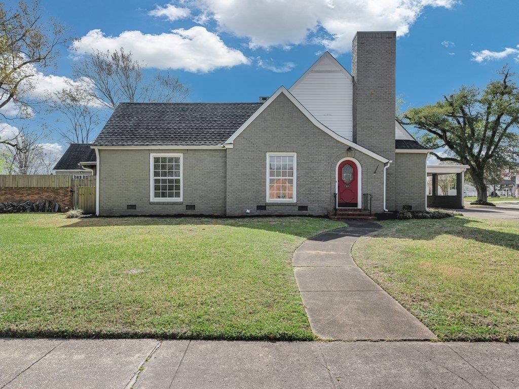 813 W Grove Avenue, Lufkin, TX 75904