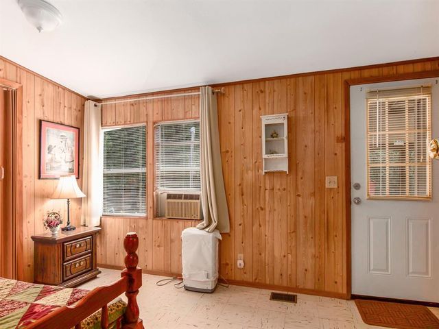101 Tall Timbers Street, Huntsville, TX 77320