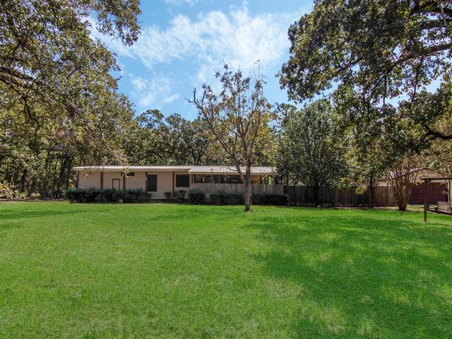 101 Tall Timbers Street, Huntsville, TX 77320
