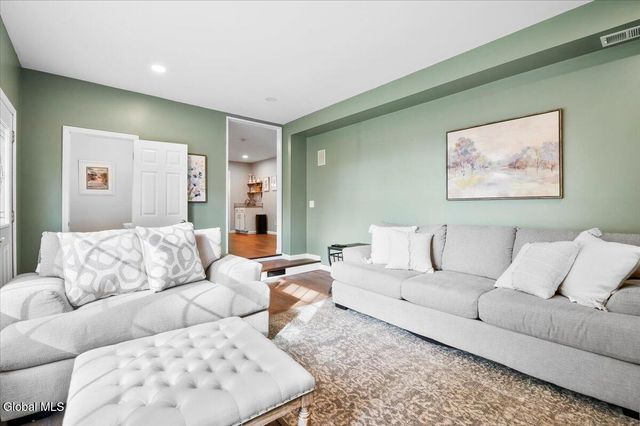 3 Quail Hollow Court, Clifton Park, NY 12065