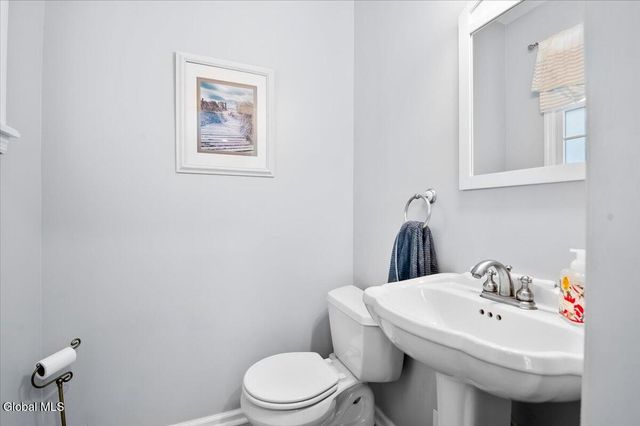 3 Quail Hollow Court, Clifton Park, NY 12065