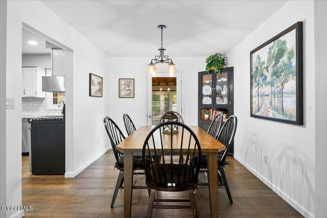 3 Quail Hollow Court, Clifton Park, NY 12065