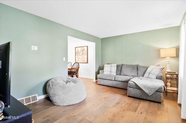 3 Quail Hollow Court, Clifton Park, NY 12065