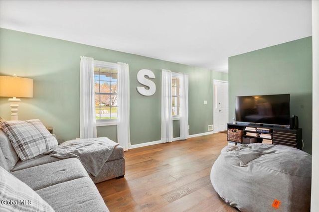 3 Quail Hollow Court, Clifton Park, NY 12065