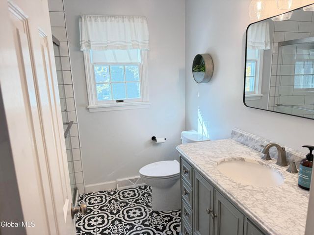 3 Quail Hollow Court, Clifton Park, NY 12065