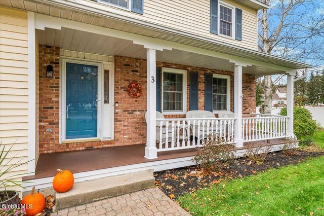 3 Quail Hollow Court, Clifton Park, NY 12065