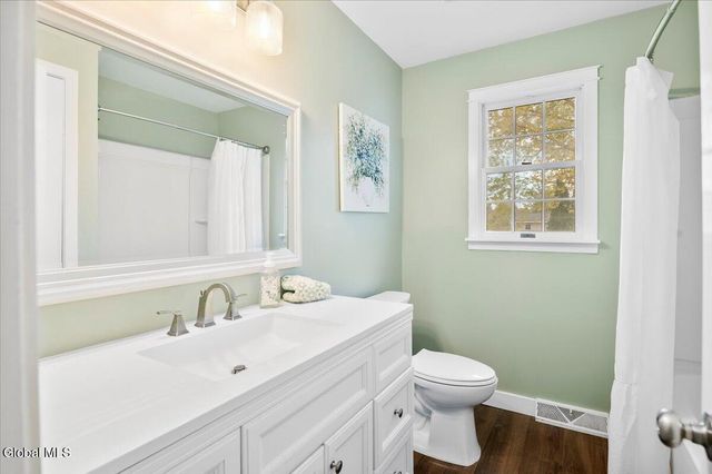 3 Quail Hollow Court, Clifton Park, NY 12065