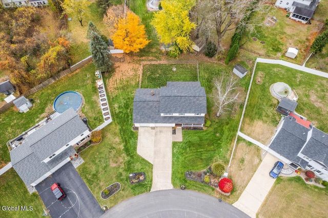 3 Quail Hollow Court, Clifton Park, NY 12065